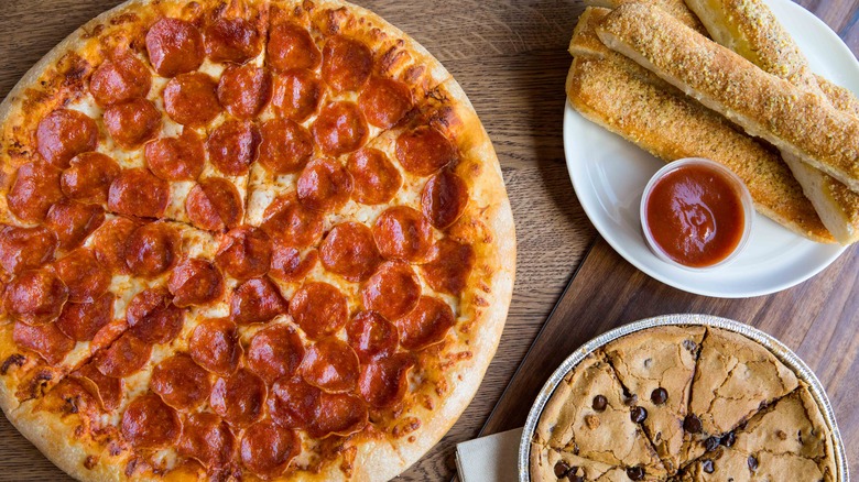 A Pizza Hut pizza, breadsticks, and cookie