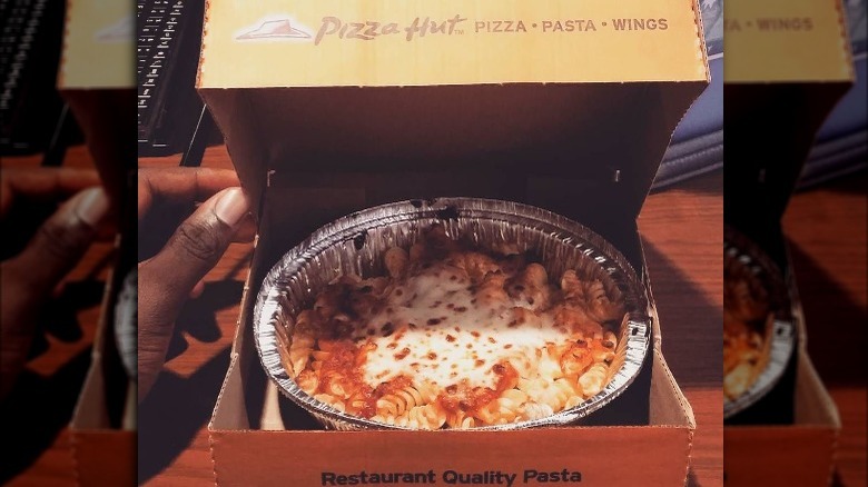A tray of Pizza Hut's Meaty Marinara Pasta in a box.