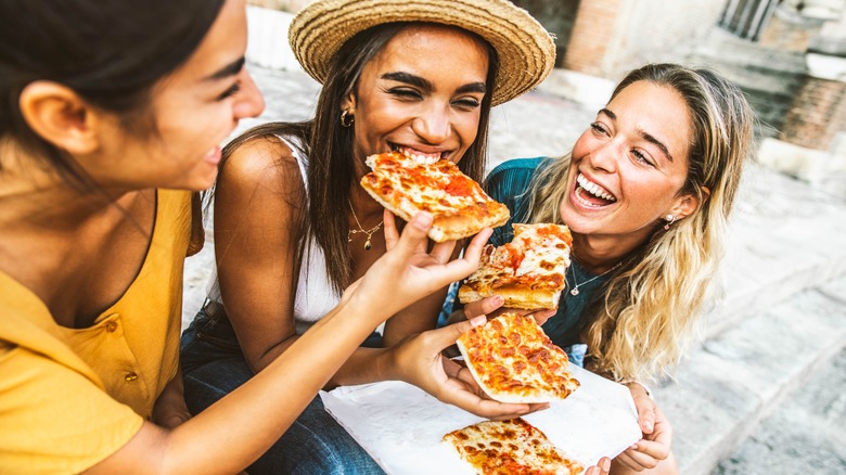 Friends enjoy pizza