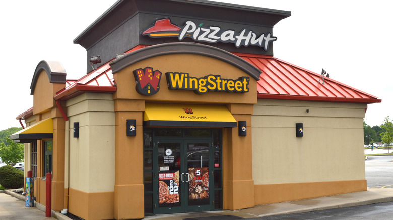 Pizza Hut-WingStreet hybrid location