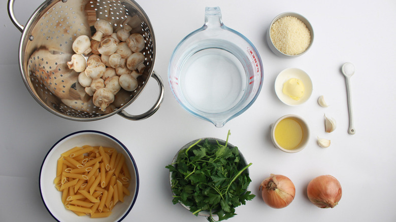 ingredients to make mushroom pasta