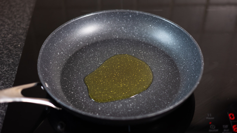 olive oil in pan 