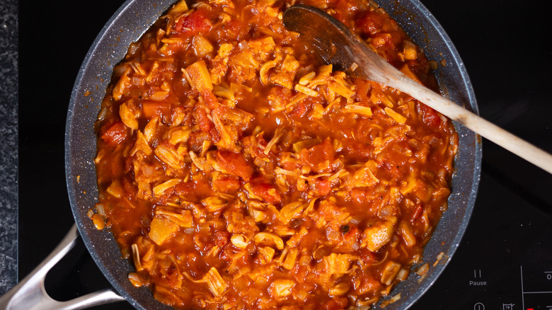 jackfruit mixture in pan 