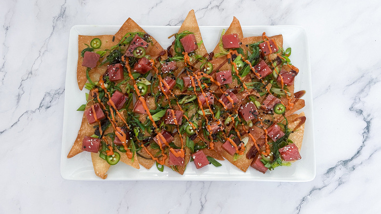 poke nachos on platter