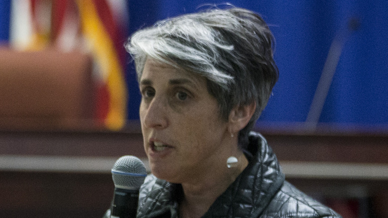 Elissa Silverman speaking during meeting