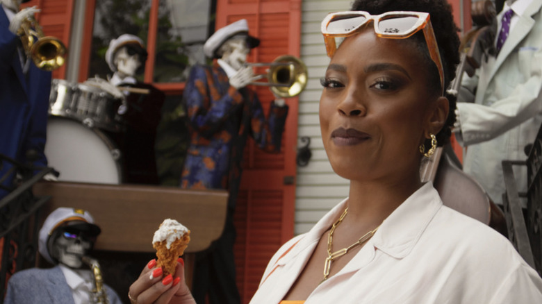 woman holding popeyes ghost pepper wings