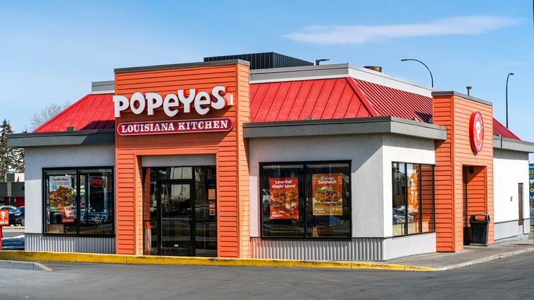 Popeye's storefront daytime