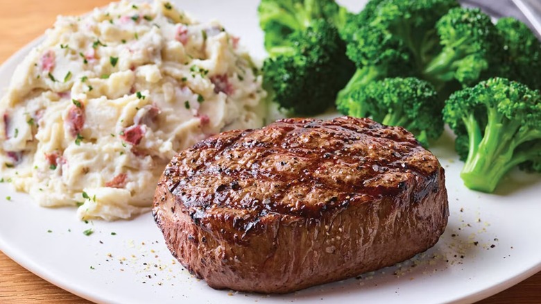 sirloin steak with broccoli and mashed potatoes