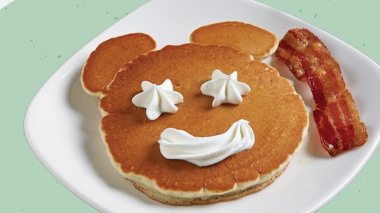 smiley face pancake with bacon