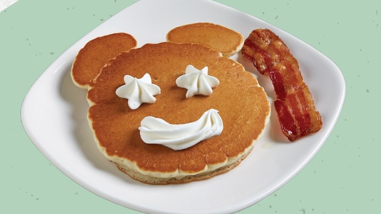 smiley face pancake with bacon