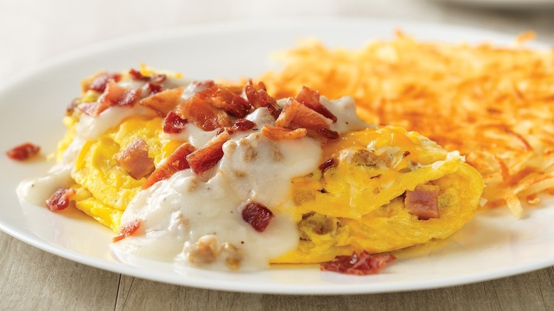 omelet with hash browns