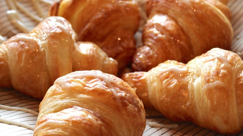 Cheddar's croissants