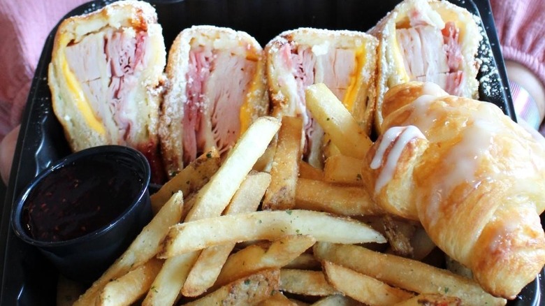 Cheddar's monte cristo