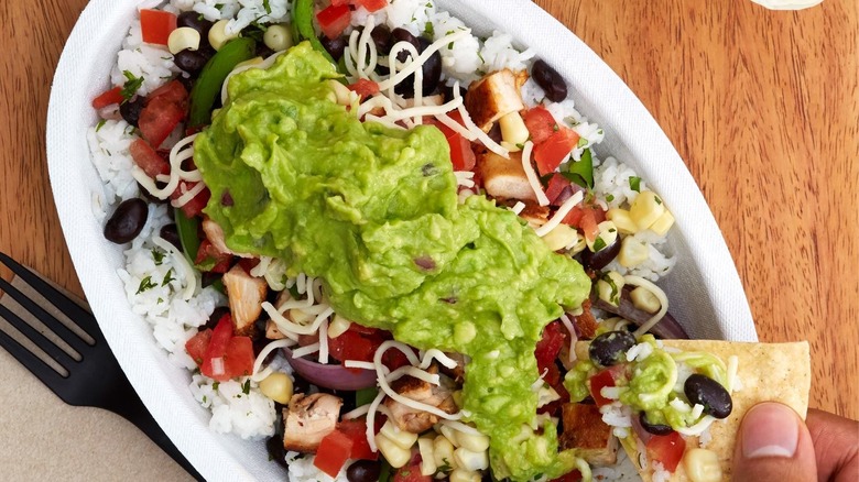 Chipotle burrito bowl with chicken 