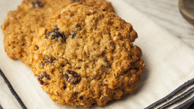 Oatmeal raisin cookies