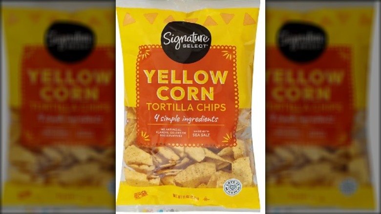 Signature Select yellow corn tortilla chips