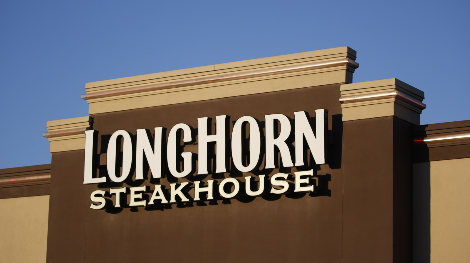 7 Reasons LongHorn Steakhouse Is So Affordable