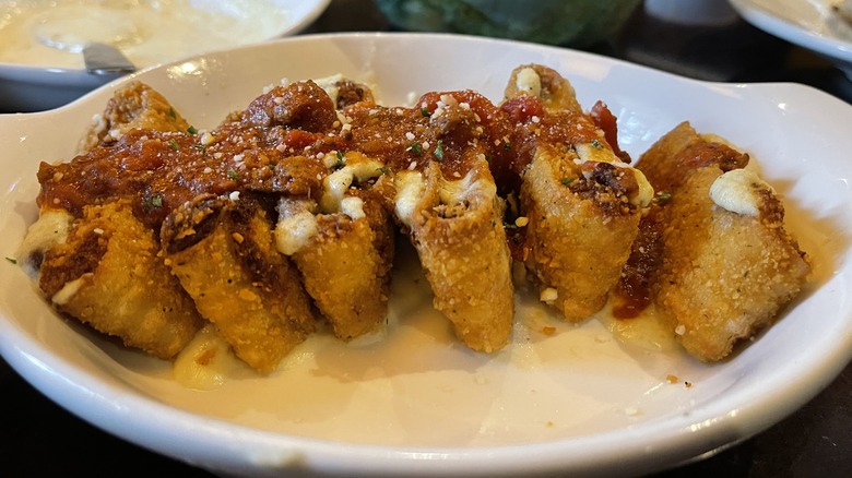 olive garden lasagna fritta appetizer in dish