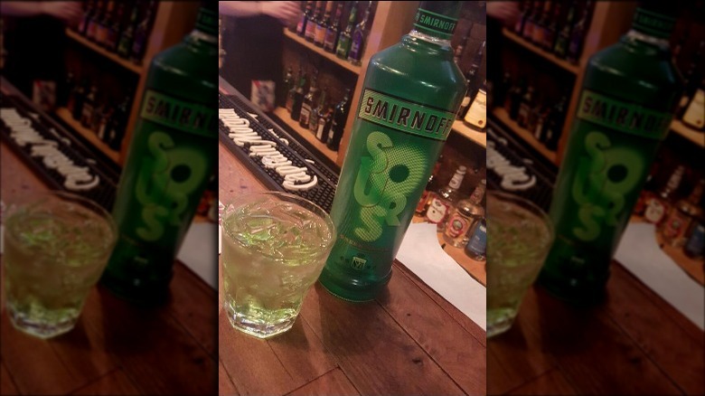 Smirnoff Sours green apple bottle 