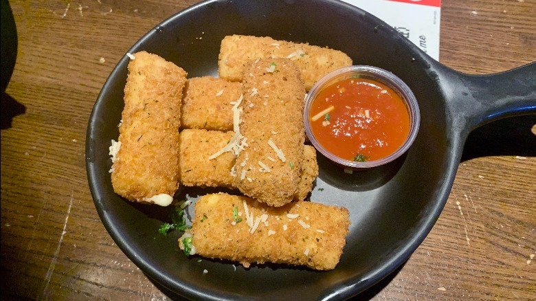 Mozzarella sticks with marinara sauce