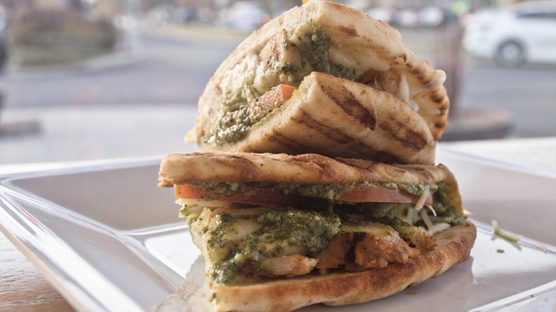 chicken pesto flatbread