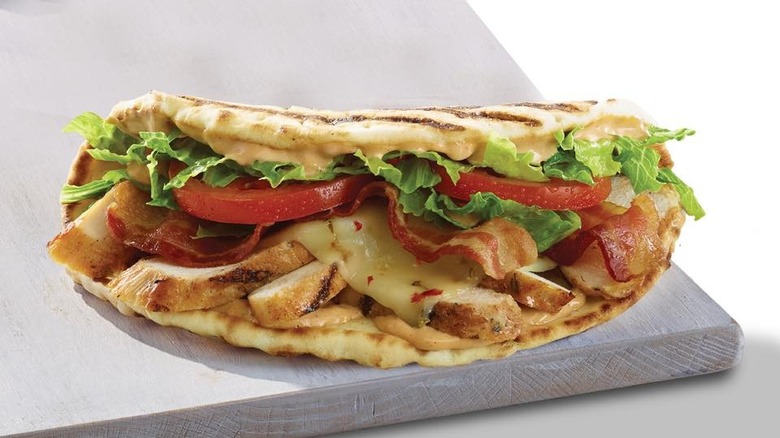 chipotle chicken club flatbread