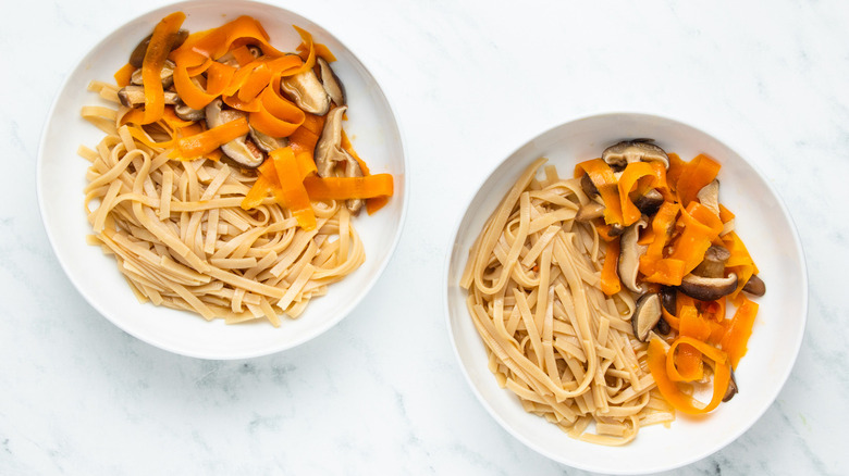 noodles with carrots and mushrooms