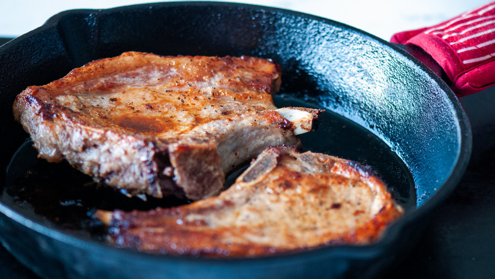 pork chops cooking