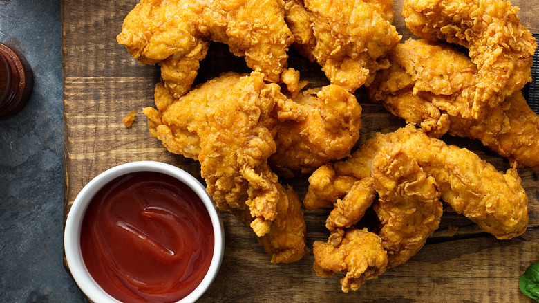 chicken in crispy crumb with dip