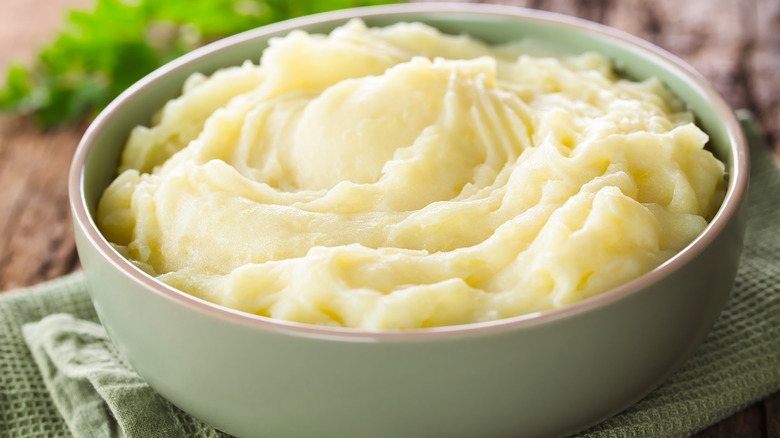 mashed potato in bowl