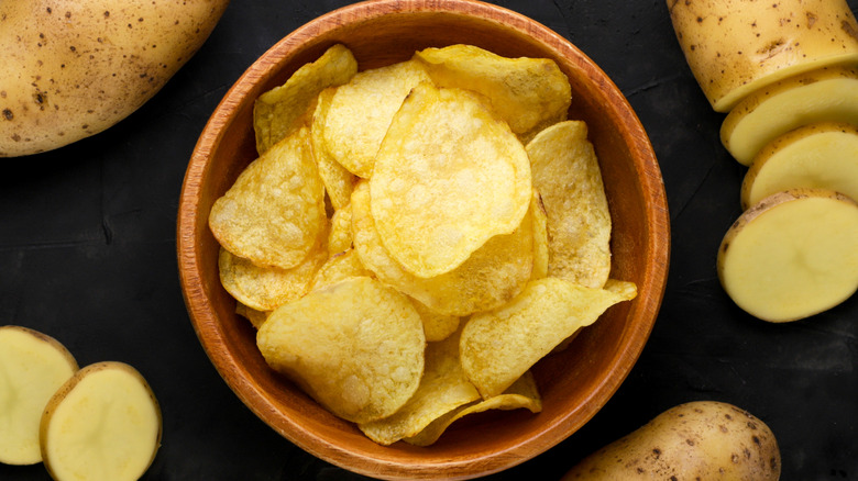 Overview of a bowl of potato chips