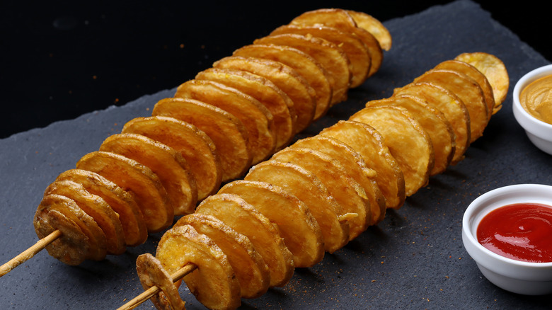 spiral potatoes with dips