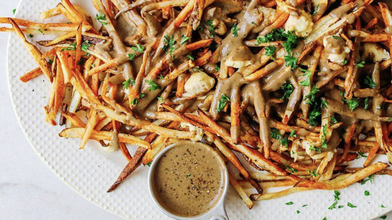 skinny fries poutine, cheese and gravy