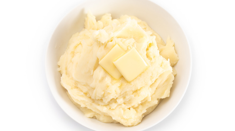 bowl of mashed potatoes