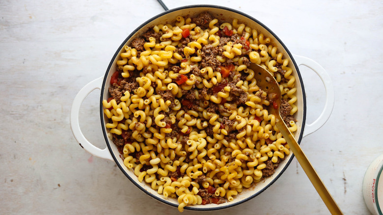 cooked ground beef with pasta