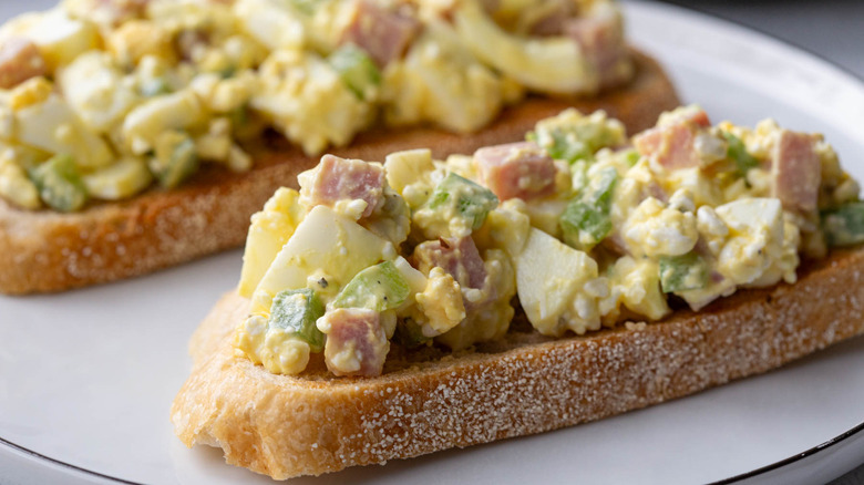 egg salad on toast