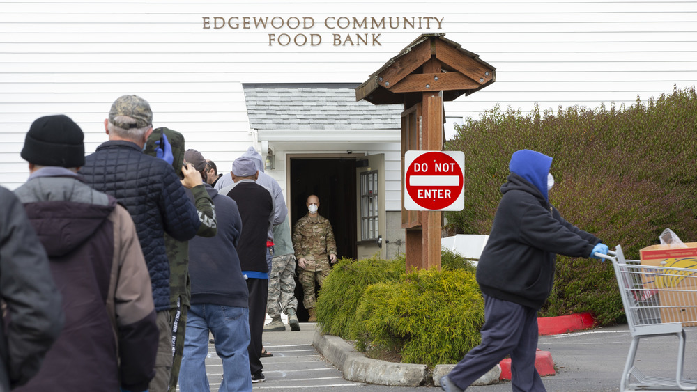 Line at Edgewood food bank