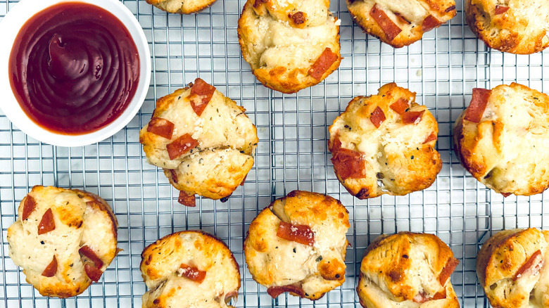 biscuit muffins with marinara sauce