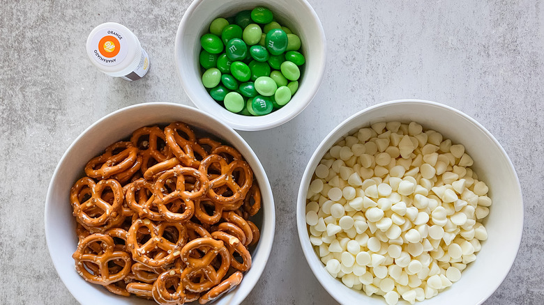 pumpkin chocolate-covered pretzels ingredients