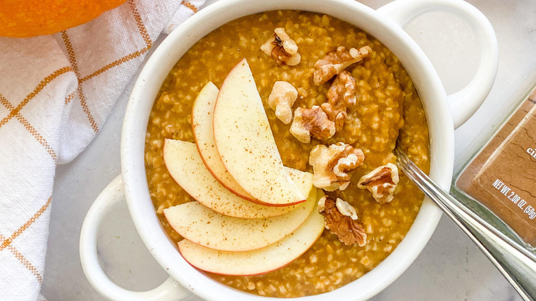 oatmeal in bowl 