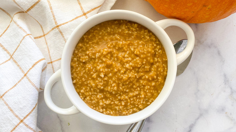 oatmeal in bowl 