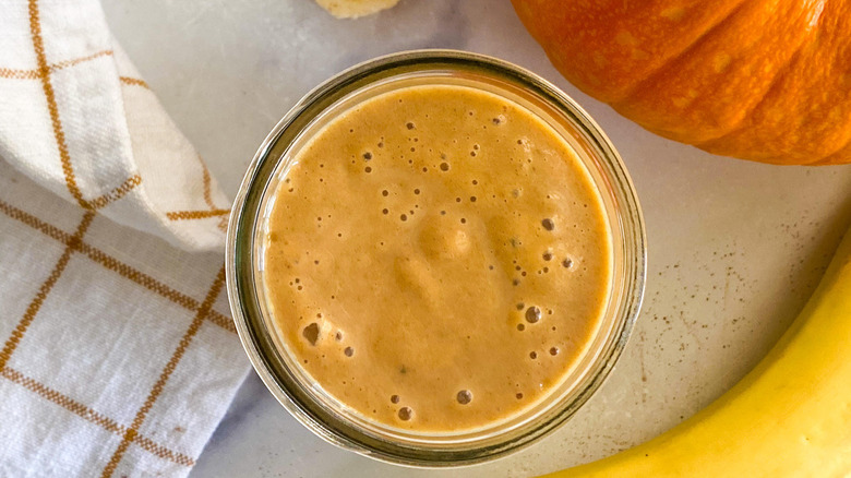 smoothie in jar 