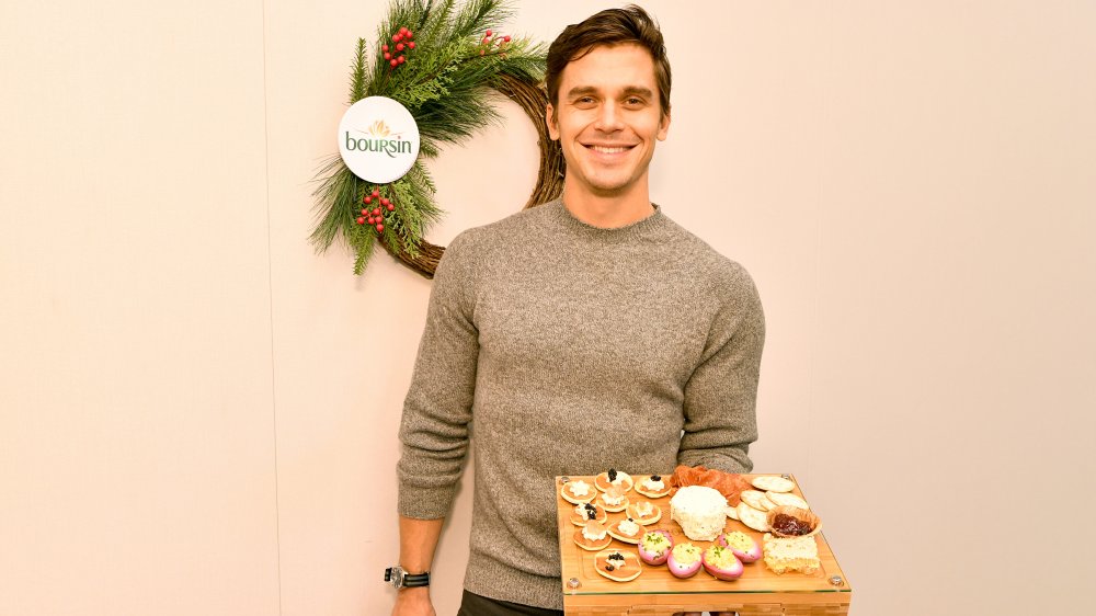 Antoni Porowski with tray of food