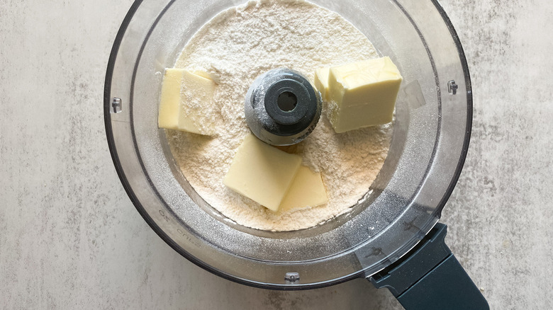 dough food processor mixture