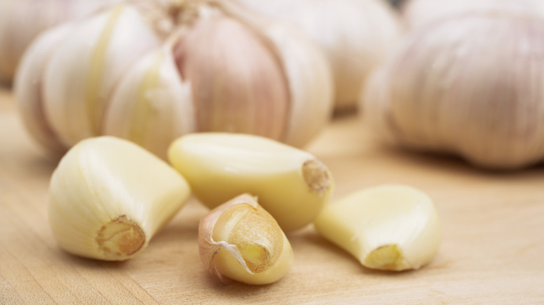 peeled cloves of garlic