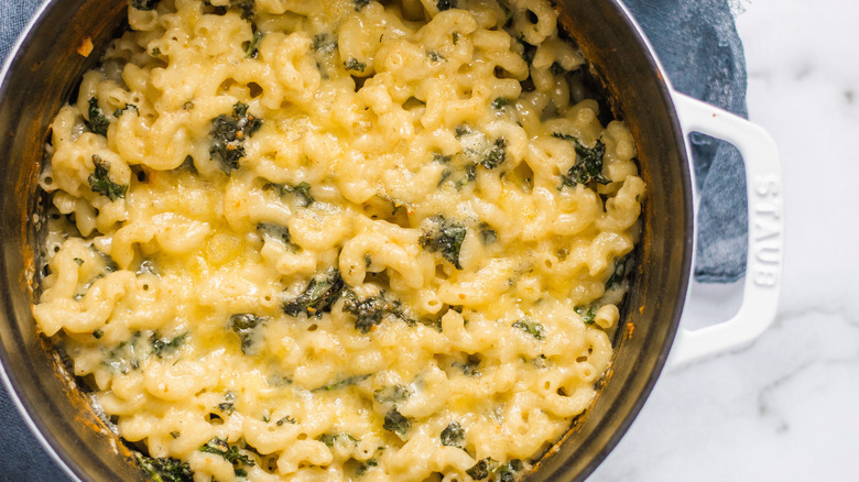 Rachael Ray's macaroni and cheese with a twist in dutch oven