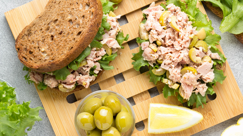 Tuna salad sandwich 