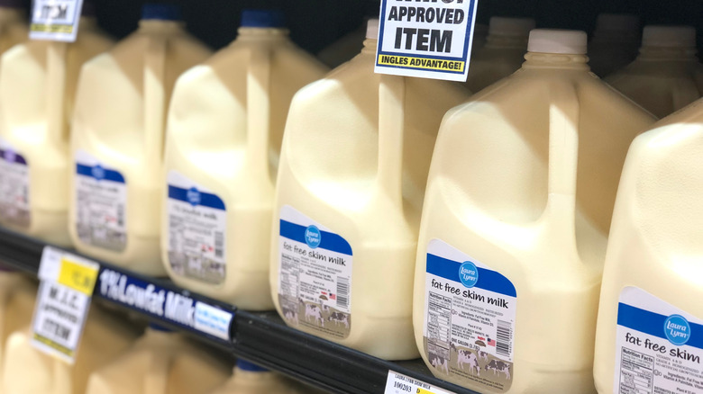 Shelf of Laura Lynn Skim Milk