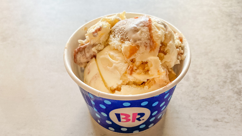 scoop pralines n' cream ice cream