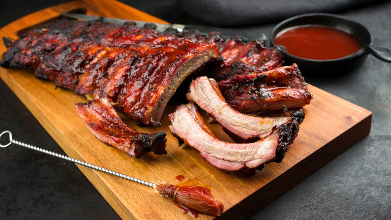 Barbecued St Louis ribs 